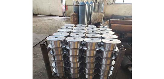 太原輸送機(jī)配件廠家真實(shí)案例：滾筒包膠，冷補(bǔ)